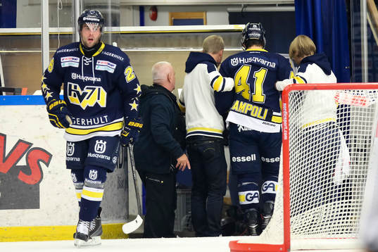 s Chris Campoli leds av isen