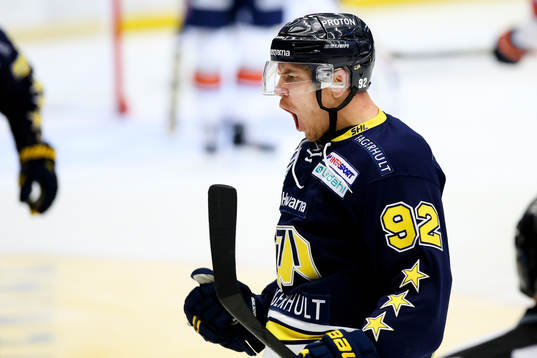 s Teemu Laine jublar