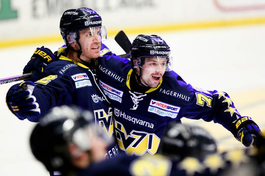 s Teemu Laine och Patrik Carlsson jublar