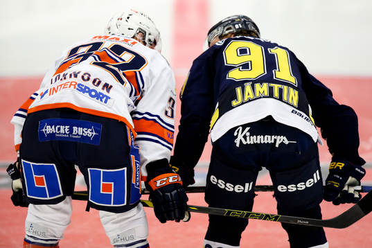 s Andreas Jämtin snackar vid tekning