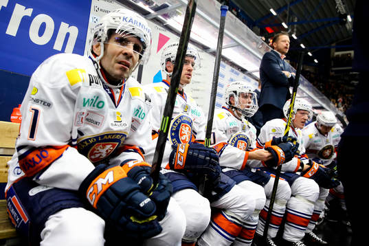 Växjös Cory Murphy deppar på bänken