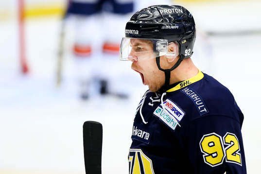 s Teemu Laine jublar