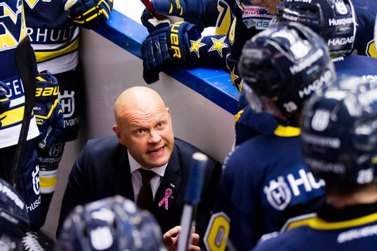 s tränare Andreas Johansson coachar sitt lag