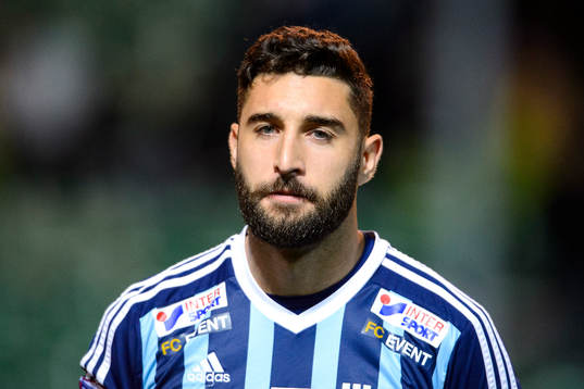 Husqvarnas Michell Haidari vid lineup innan fotbollsmatchen