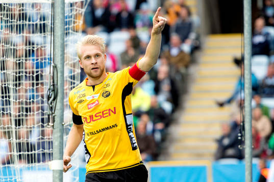 Elfsborgs Johan Larsson jublar