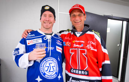 Leksand och Örebro supportrar innan ishockeymatchen i SHL
