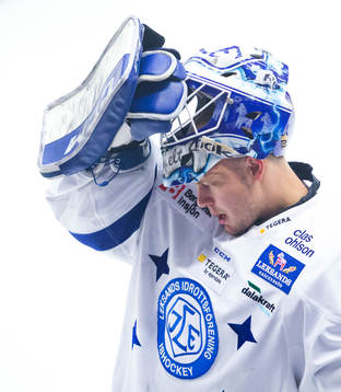 Leksands målvakt Oscar Alsenfelt  ser deppig ut