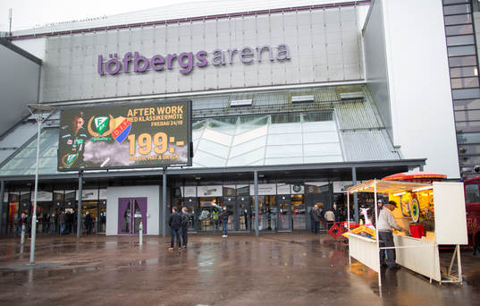 En Exteriörbild av Löfbergs Arena