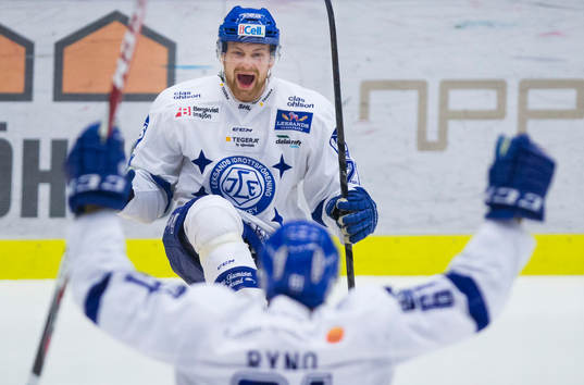 Leksands Mattias Ritola gör 0-1 och jublar med Johan Ryno