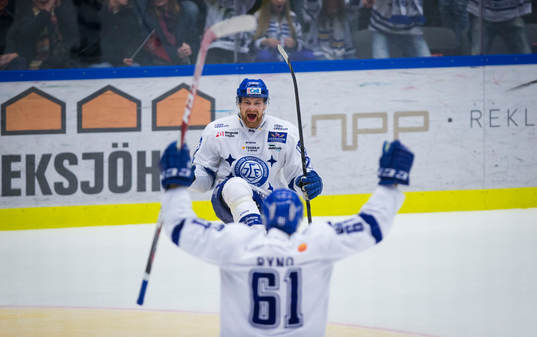 Leksands Mattias Ritola gör 0-1 och jublar med Johan Ryno