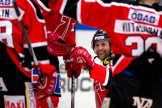 Örebros Henrik Löwdahl jublar