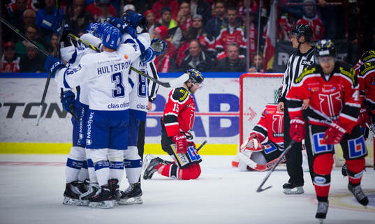 Leksands Veli-Matti Savinainen gör 1-3 och jublar framför