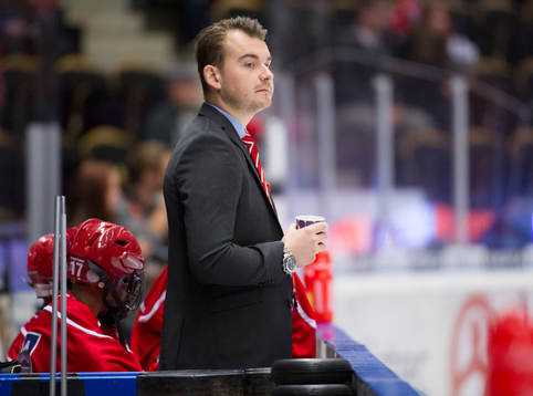 Modos målvaktstränare Maciej Szwoch innan ishockeymatchen