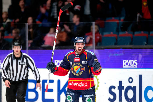Djurgårdens Mikael Ahlén jublar