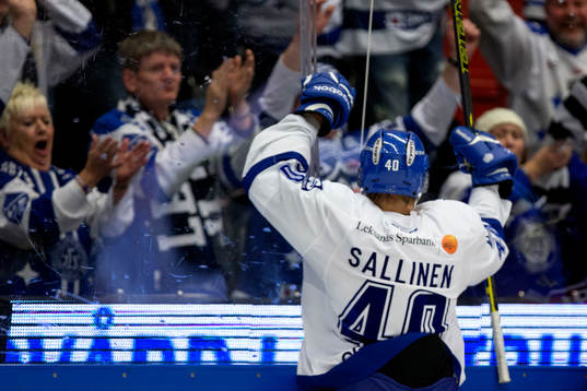 Leksands Tomi Sallinen jublar