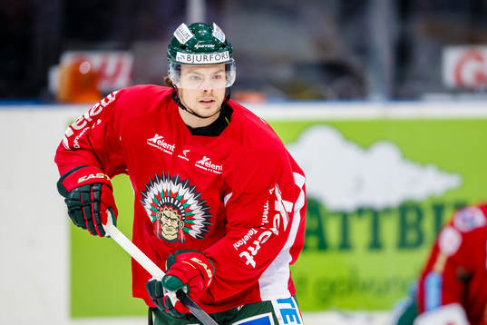 Frölundas Mats Rosseli Olsen innan ishockeymatchen i SHL