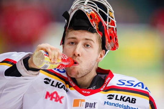Luleås målvakt Joel Lassinantti innan ishockeymatchen i