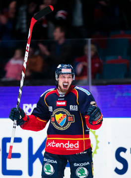 Djurgårdens Mikael Ahlén firar sitt 4-2 mål i öppen