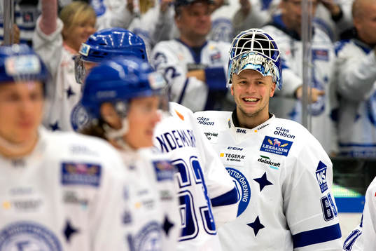 Leksands målvakt Oscar Alsenfelt jublar