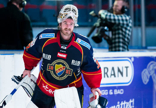 Djurgårdens målvakt Mikael Tellqvist ser glad ut