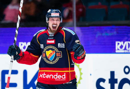 Djurgårdens Mikael Ahlén firar sitt 4-2 mål i öppen