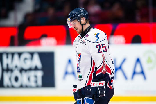 Linköpings Johannes Salmonsson ser deppig ut