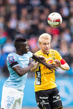 Elfsborgs Johan Larsson och Malmö FFs Pa Konate