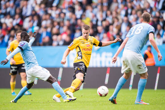 Kamp mellan Elfsborgs Viktor Claesson och Malmö FFs Enock