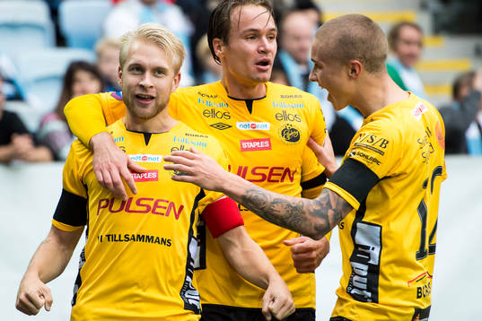 Elfsborgs Johan Larsson jublar