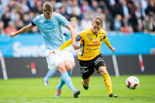 Kamp mellan Malmö FFs Johan Hammar och Elfsborgs Simon