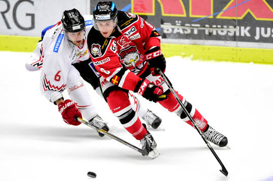 Vita Hästens Morgan Hassel och Malmö Redhawks Tony Romano