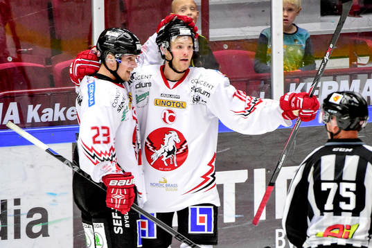 Vita Hästens Viktor Amnér och Jesper Samuelsson jublar