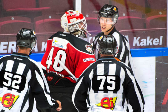 Malmö Redhawks målvakt Pontus Sjögren är framme och
