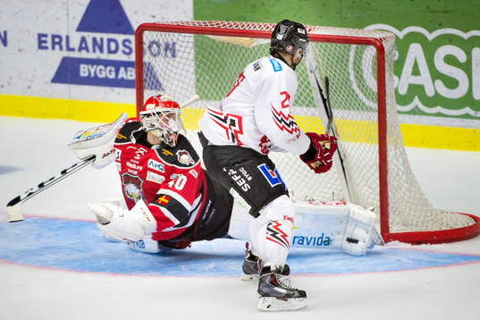 Malmö Redhawks målvakt Pontus Sjögren räddar skott