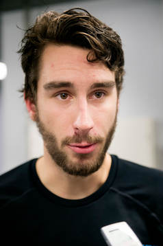 Vita Hästens Adam Schmidt