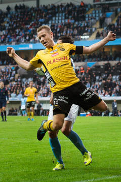 Malmö FFs Agon Mehmeti trycker till Elfsborgs Andreas
