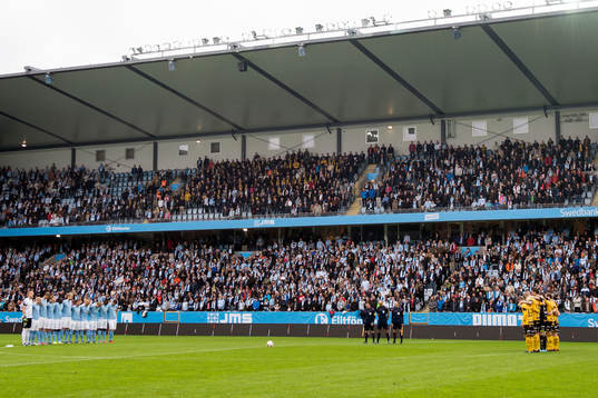 Malmö FF och Elfsborg håller en tyst minut för Pontus