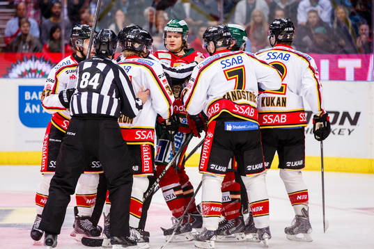 Frölundas Max Görtz i bråk med Luleås spelare