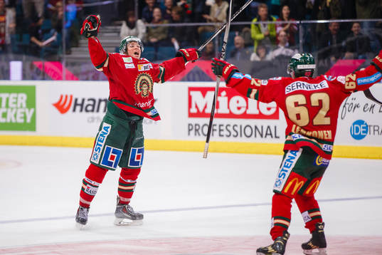 Frölundas Max Görtz och Artturi Lehkonen jublar