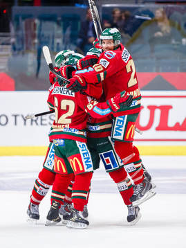 Frölundas spelare jublar