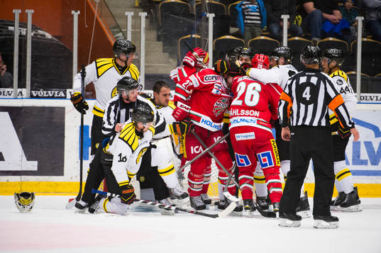 Bråk framför Brynäs mål