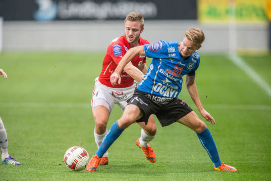 Kalmars Mats Solheim och Halmstads Johan Blomberg