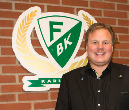 En glad Färjestads sportchef Leif Carlsson i
