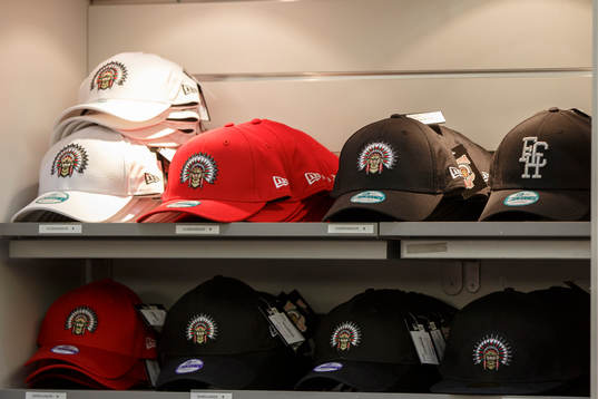 Frölundas souvenirshop innan ishockeymatchen i SHL mellan