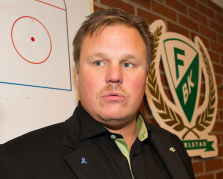 Färjestads sportchef Leif Carlsson i omklädningsrummet