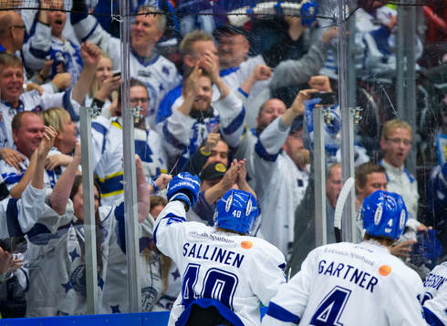 Leksands Tomi Sallinen gör 3-5 i öppen kasse och jublar