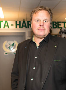 Färjestads sportchef Leif Carlsson i omklädningsrummet