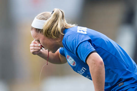 Eskilstunas Sara Thunebro blöder