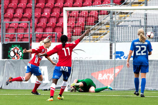 Örebros Sanna Talonen gör 2-0