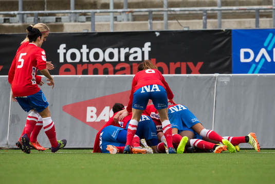 Örebros spelare jublar